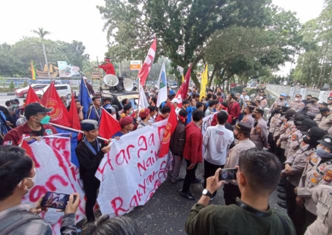 Usai Aksi Buruh, Giliran Cipayung Plus Geruduk Gedung DPRD Riau