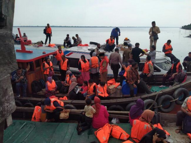 Tabrak Papan, Speedboat di Meranti Nyaris Karam, 7 Penumpang Jatuh ke Laut