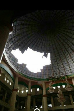 Angin Kencang dan Hujan Porak-Porandakan Kubah Masjid dan Rektorat UIN Panam