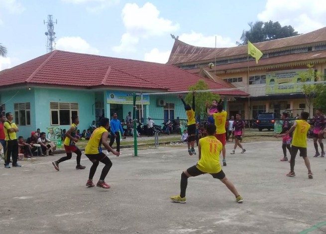 Kumantan Juara Bola Voli Putra Gala Desa Kabupaten Kampar 2018