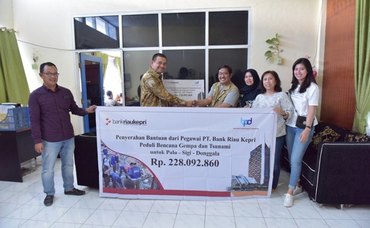 Bank Riau Kepri Serahkan Rp228 Juta untuk Korban Bencana Sulteng