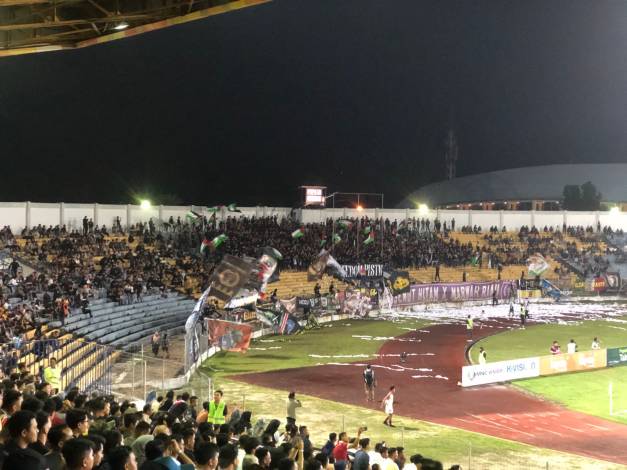 Laga PSPS Riau Vs Persiraja, Bendera Palestina Berkibar di Stadion Kaharuddin Nasution
