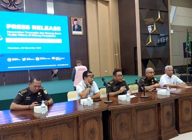 Kejati Riau Tahan Komisaris CV PMS, Pengemplang Pajak Rp8,3 Miliar