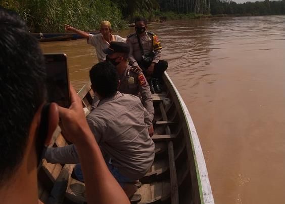 Sampan Terbalik saat Berangkat Kerja, 4 Orang Hanyut di Sungai Batang Lubuh