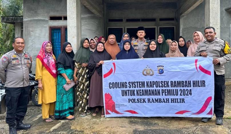 Polsek Rambah Polres Rohul Ingatkan Kaum Ibu di Dusun Kumu Deli Jangan Terpecah karena Beda Pilihan