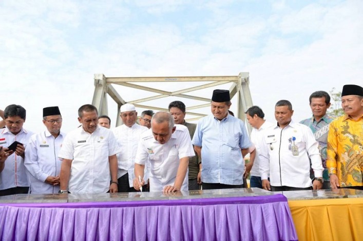 Gubernur Riau Resmikan Empat Jembatan di Keritang