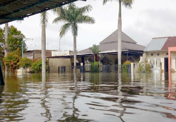 Parah... Banjir di Sialang Munggu Capai 1 Meter, Rumah dan Perabotan Warga Terendam Air