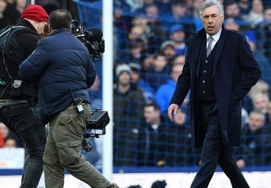 Protes Keras Wasit, FA Resmi Jatuhi Denda untuk Carlo Ancelotti