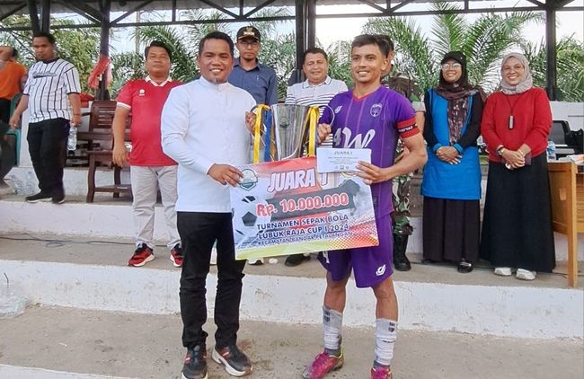 Bupati Zukri Resmi Tutup Turnamen Sepakbola Lubuk Raja CUP