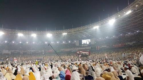 Massa Pendukung Prabowo-Sandi Banjiri SUGBK, Teriakan 2019 Ganti Presiden Menggema