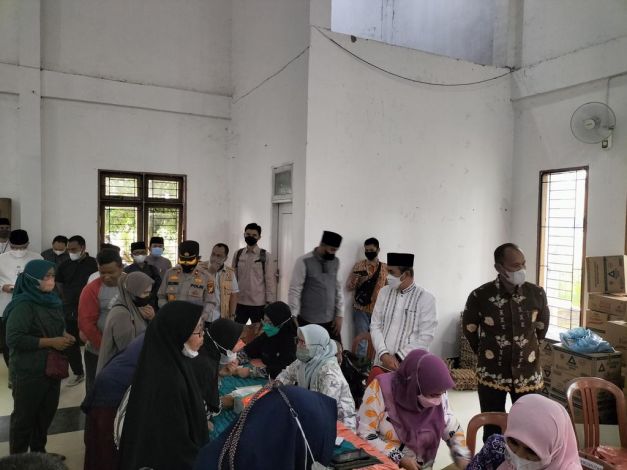Gubernur Riau Tinjau Pasar Murah di Pangkalan Kerinci
