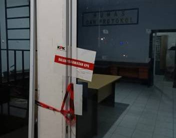 Bupati Meranti Tiba di Gedung KPK, Turut Dibawa Oknum Anggota BPK Perwakilan Riau