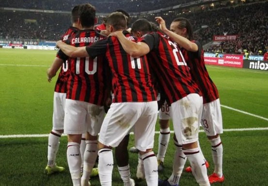 10 Pemain Milan Taklukkan Bologna