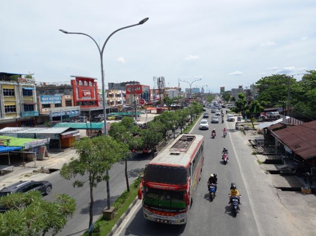 H+5 Lebaran, Jalan Soebrantas Pekanbaru Sudah Mulai Ramai, Toko Masih Tutup