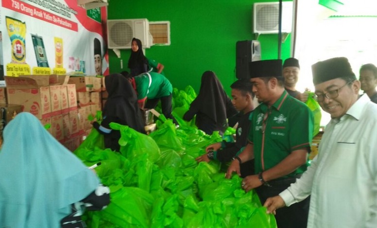 Agenda Besar NU di Riau Sukses, PWNU Syukuran Lewat Pembagian 750 Paket Sembako