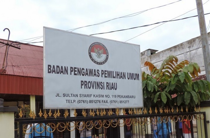 Lengkapi Persyaratan, Bawaslu Terima Pelaporan Sengketa Dinawaty vs KPU Riau
