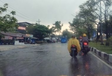 BMKG: Warga Riau! Waspadai Hujan Disertai Petir dan Angin Kencang