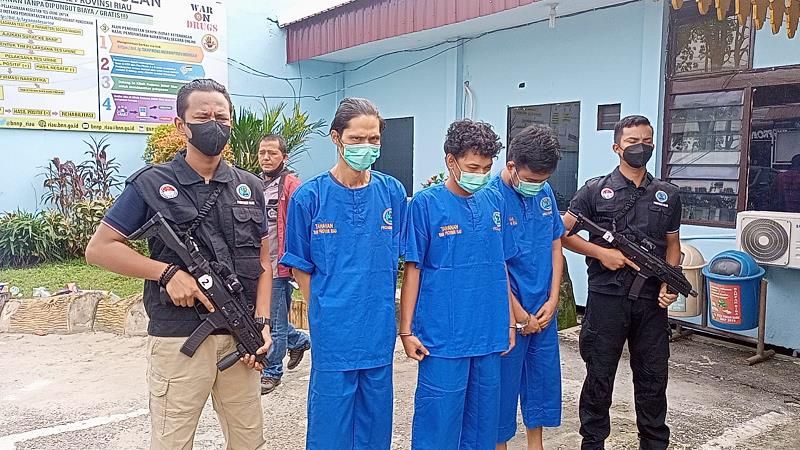 Sering Transaksi Narkoba di SPBU Pekanbaru, 3 Pria Ini Diringkus Polisi