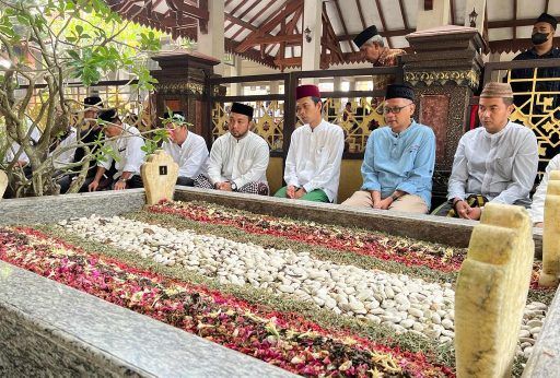 UAS Ziarah ke Makam Keluarga KH Hasyim Asy’ari Tebuireng Jatim, dalam Rangka Apa?