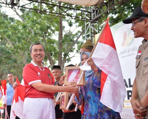 Rangkaian Hari Jadi ke-65 Riau Dimeriahkan Senam Massal hingga Pembagian 10 Juta Bendera Merah Putih