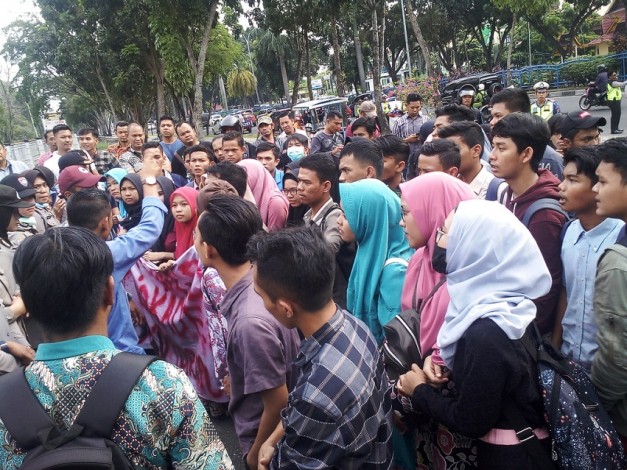 Demo di DPRD Riau, Mahasiswa UIN Titip 3 Tuntutan untuk Pemerintah Pusat