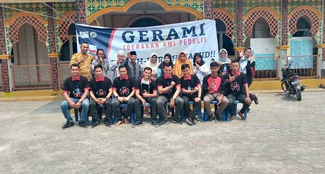 Tebar Kebaikan, PT AMI Bersihkan Masjid Nurul Iman Senapelan