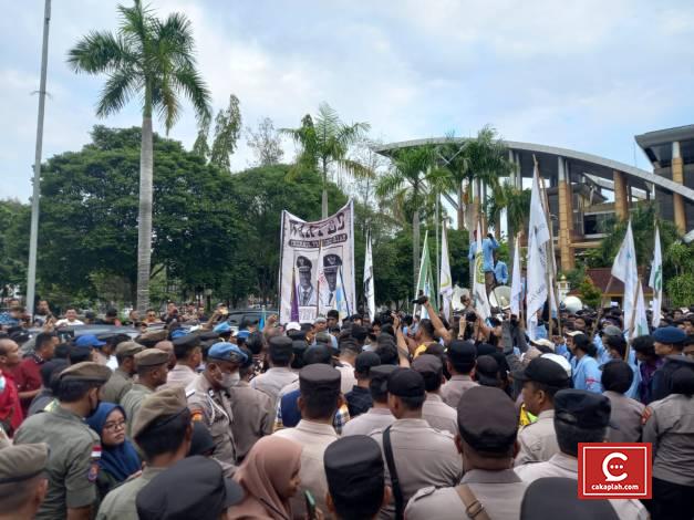 Di Depan Syamsuar, Massa Aksi Beberkan 9 Tuntutan yang harus segera Dituntaskan