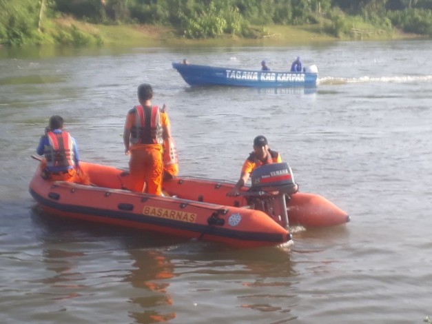 Basarnas, Tagana dan Masyarakat Terus Lakukan Pencarian Korban Tenggelam di Kampar