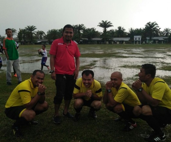 Laga Semifinal Sepakbola Porprov Riau Dihentikan karena Hujan