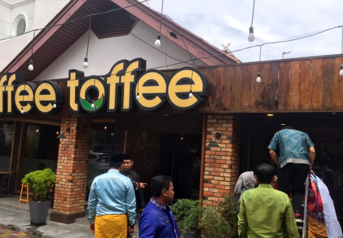 Copot Spanduk Peringatan Nunggak Pajak, Kafe Coffee Toffee Terancam Disegel