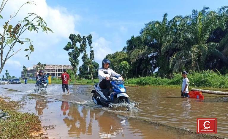 Muflihun Sebut Banjir Bisa Selesai Jika Jalan Ditinggikan, Tapi Solusi Terpenting Gotong-royong