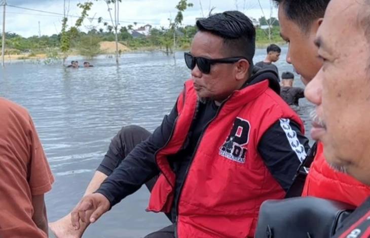 Libur, Bupati Zukri Tetap Kerja Pantau Kondisi Banjir di Pelalawan