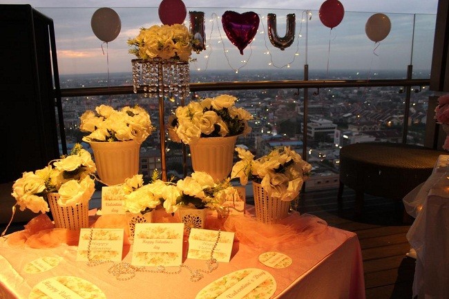 FOX Hotel Hadirkan Paket Dinner di Hari Kasih Sayang Love One The Top