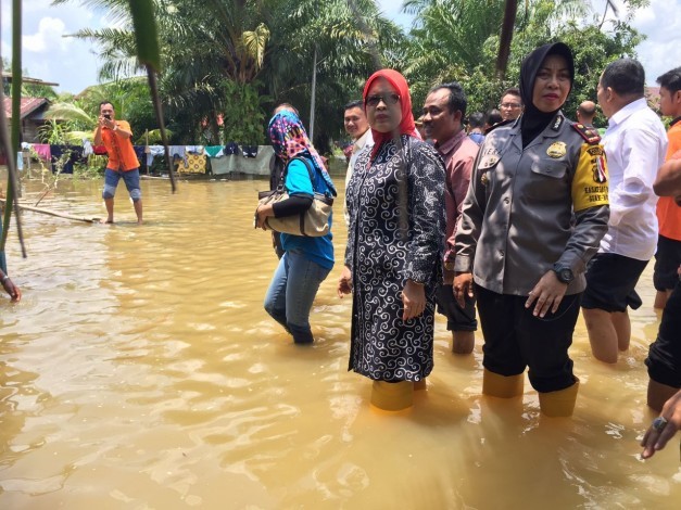 Sambangi Korban Banjir Buluh Cina, Ketua DPRD Riau Tawarkan Solusi ke Warga