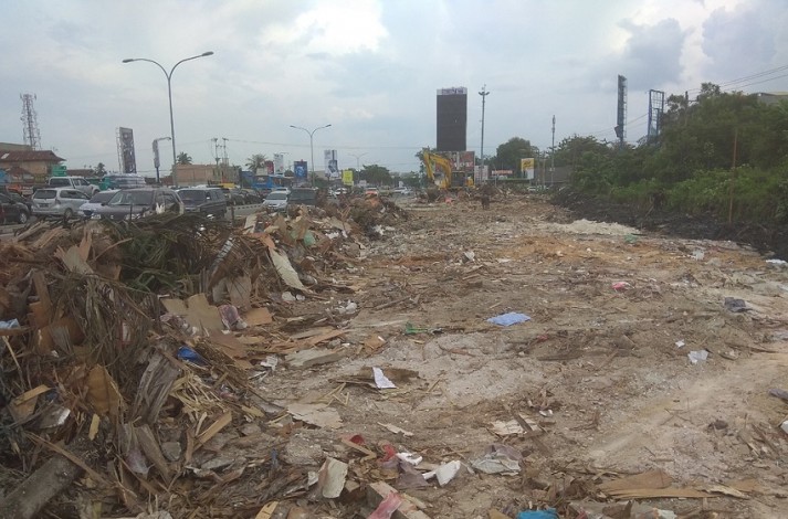 Belum Semua Pedagang Tinggalkan Lokasi Pembangunan Fly Over Pasar Arengka