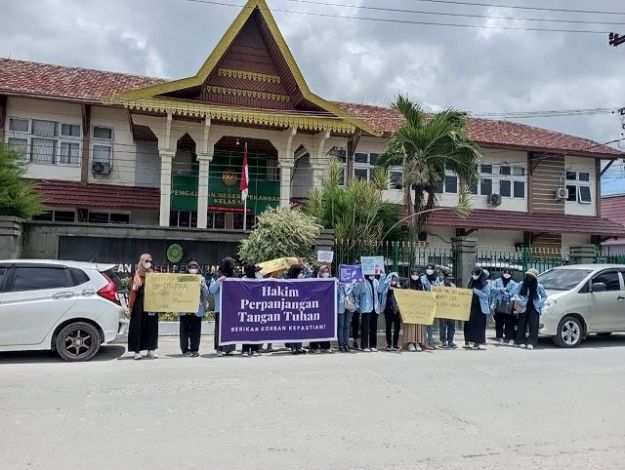 Gelar Aksi Solidaritas, Mahasiswa Minta Hakim Tidak Main Mata di Kasus Syafri Harto