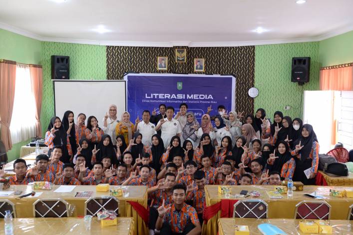 Edukasi Siswa, Diskominfo Riau Literasi Media ke SMAN 4 Pekanbaru