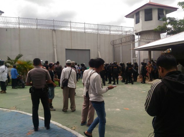 448 Tahanan Sialang Bungkuk Kabur, Jokowi Diminta Evaluasi Kinerja Menkum HAM