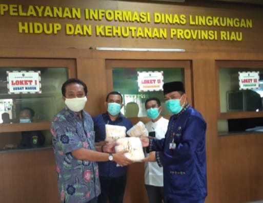 Indah Kiat dan Arara Abadi Sinarmas Forestry Serahkan 400 Ribu Masker untuk Masyarakat Riau