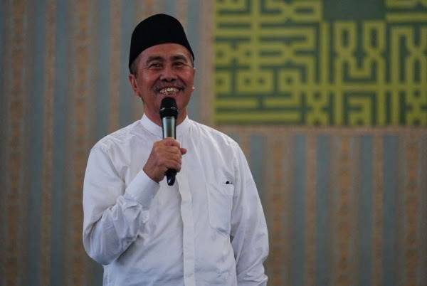 Gubernur Riau Umrah Bersama Rombongan, Ini Para Pejabat yang Ikut Serta