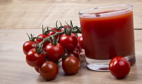 Studi Mengatakan, Jus Tomat Bisa Turunkan Kolesterol Jahat