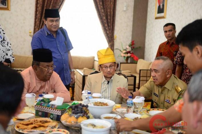 Ini Kesan Pertama BJ Habibie Tiba di Riau