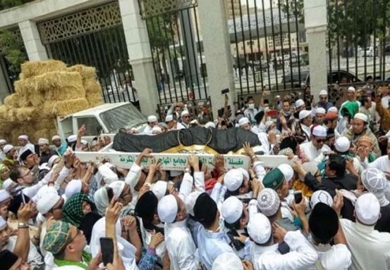 5 Fakta Pemakaman KH Maimoen Zubair di Mekkah
