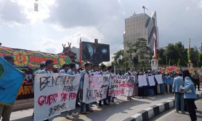 BEM Unri Evaluasi Jelang HUT ke-66: Welcome to Riau, Wisata Jalan Berlubang