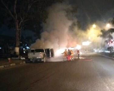 Mobil Ford Terbakar di Jalan Sudirman Pekanbaru, Diduga karena Korsleting Listrik