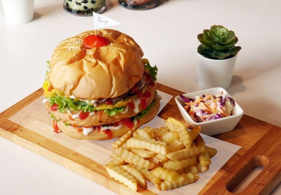 Monster Burger Ala Prime Park Hotel Pekanbaru Bikin Ketagihan