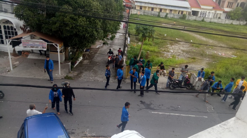 Demo Tolak Omnibus Law di Pekanbaru Ricuh, Mahasiswa Lari Hingga Masuk Gang