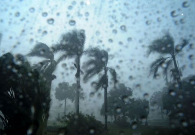 Tetap Waspada!! Malam Ini Masih Berpotensi Hujan Disertai Angin Kencang di Riau