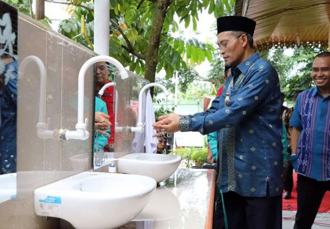 Ayat Cahyadi Hadiri Serah Terima Bantuan Yayasan Danamon Peduli di SDN 127 Pekanbaru