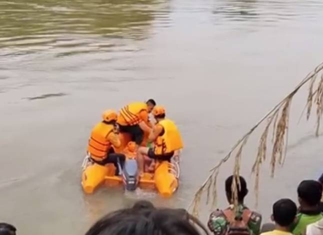 Kejang-kejang saat Cari Ikan, Pria di Kampar Hilang Terbawa Arus Sungai